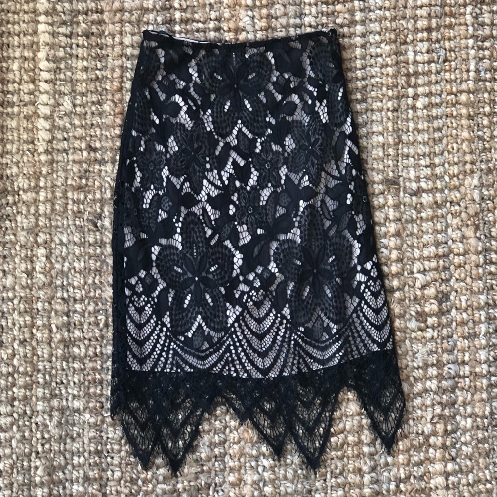 Lace skirt